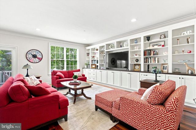 30 PARKVIEW CIR, Wayne, PA 19087