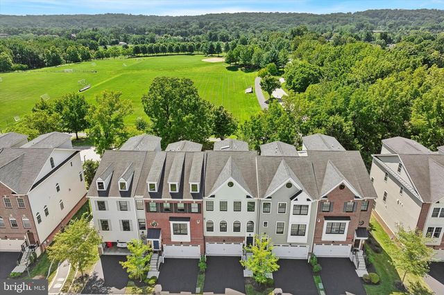 30 PARKVIEW CIR, Wayne, PA 19087