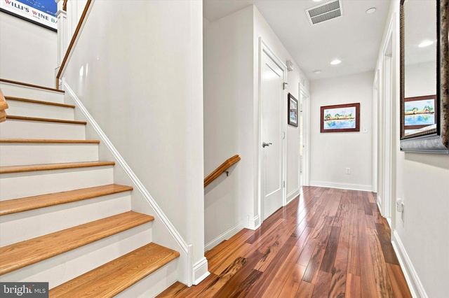 30 PARKVIEW CIR, Wayne, PA 19087