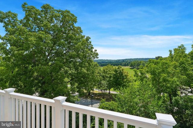 30 PARKVIEW CIR, Wayne, PA 19087