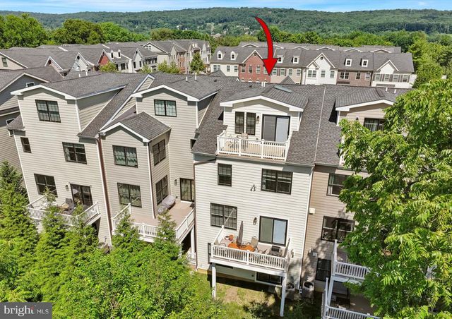 30 PARKVIEW CIR, Wayne, PA 19087