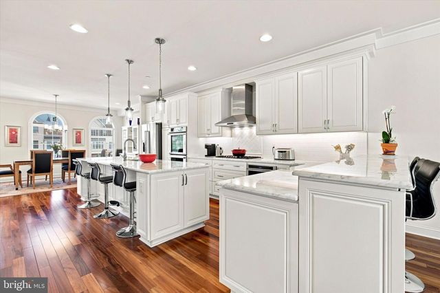 30 PARKVIEW CIR, Wayne, PA 19087