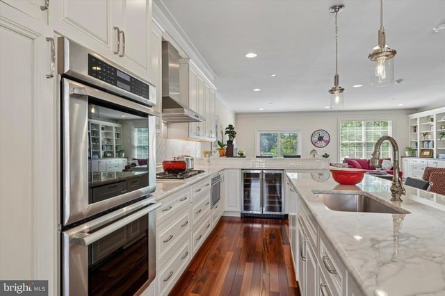 30 PARKVIEW CIR, Wayne, PA 19087