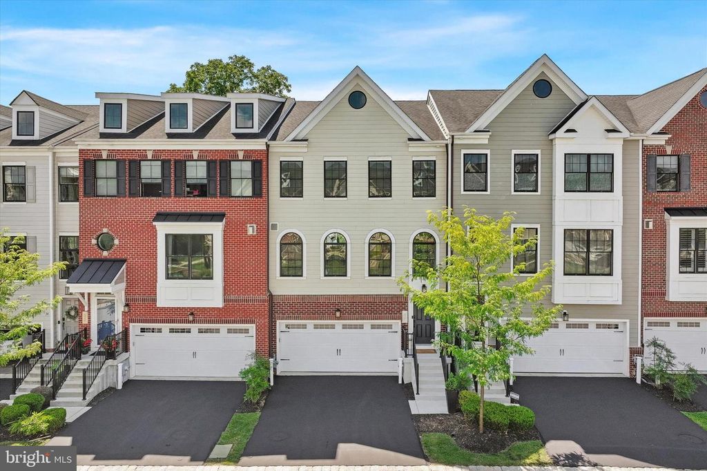 30 PARKVIEW CIR, Wayne, PA 19087