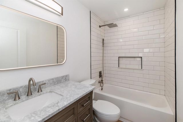 7758 Caminito Encanto 204, Carlsbad, CA 92009