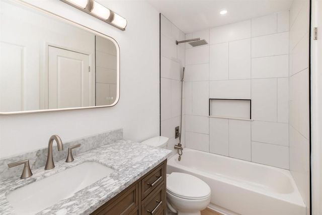 7758 Caminito Encanto 204, Carlsbad, CA 92009