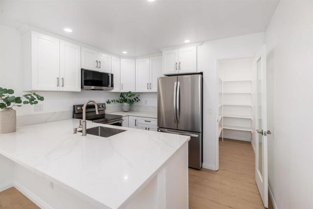7758 Caminito Encanto 204, Carlsbad, CA 92009