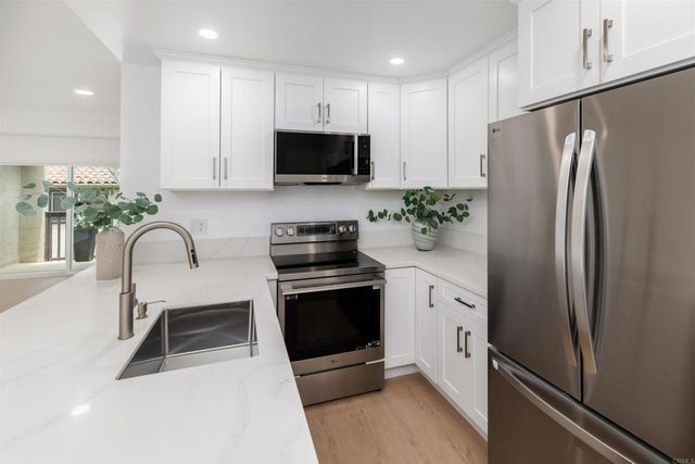 7758 Caminito Encanto 204, Carlsbad, CA 92009