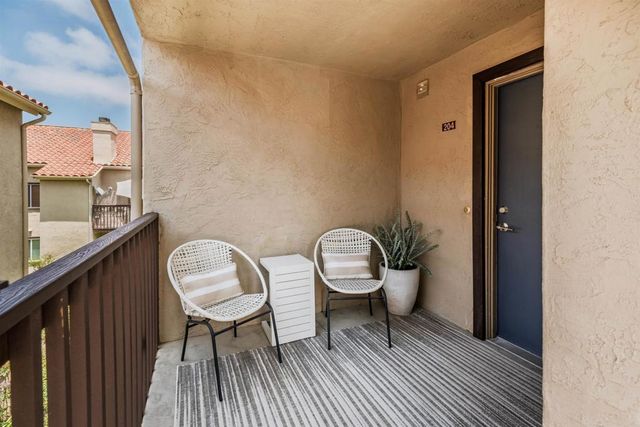 7758 Caminito Encanto 204, Carlsbad, CA 92009