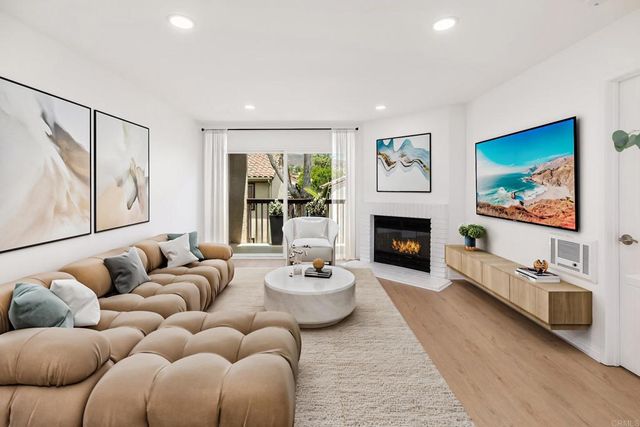 7758 Caminito Encanto 204, Carlsbad, CA 92009