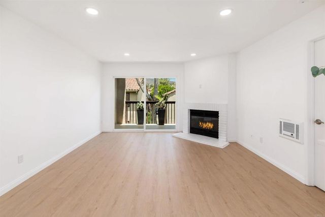 7758 Caminito Encanto 204, Carlsbad, CA 92009