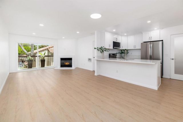 7758 Caminito Encanto 204, Carlsbad, CA 92009