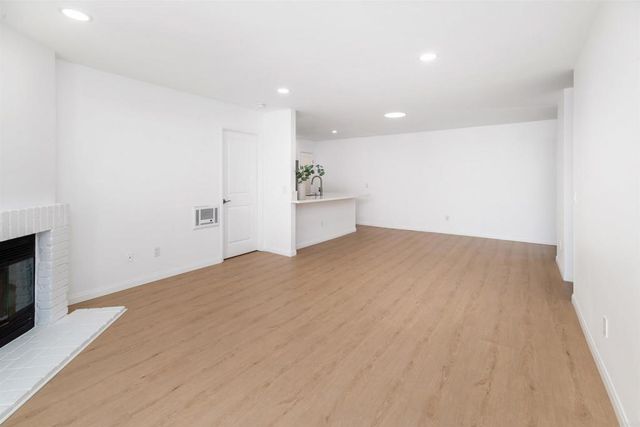 7758 Caminito Encanto 204, Carlsbad, CA 92009