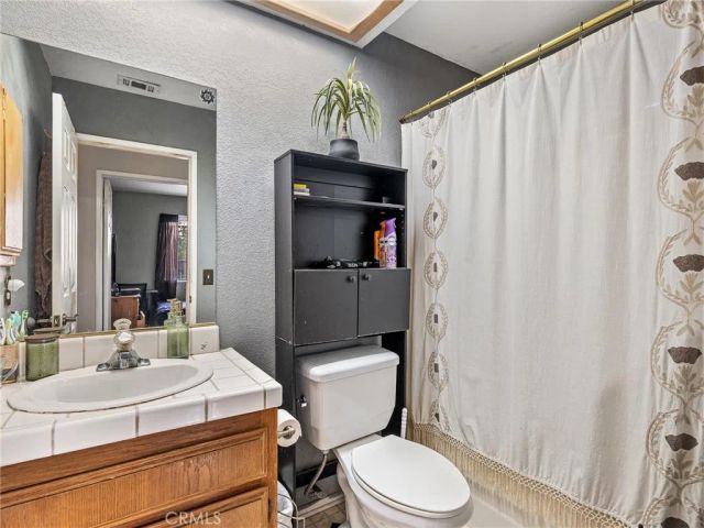 22404 Broken Lance Court, Apple Valley, CA 92307