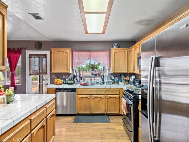 22404 Broken Lance Court, Apple Valley, CA 92307