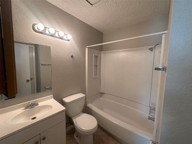 9447 Olde Towne Row, Dallas, TX 75227