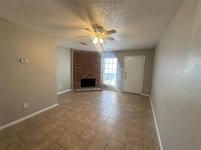 9447 Olde Towne Row, Dallas, TX 75227