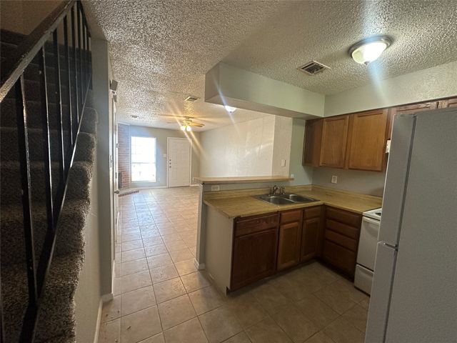 9447 Olde Towne Row, Dallas, TX 75227
