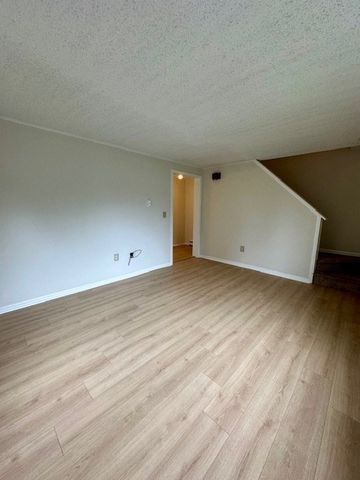 270 Sunderland St 77, Worcester, MA 01604