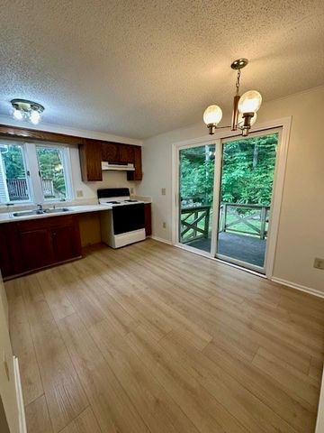270 Sunderland St 77, Worcester, MA 01604