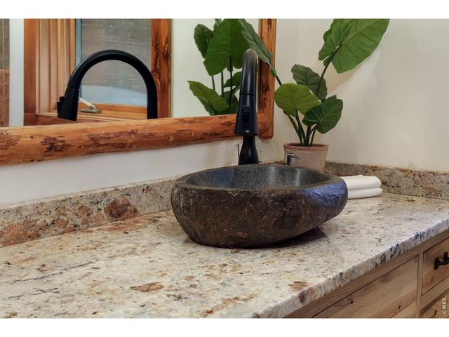 35 Cody Ct, Lyons, CO 80540