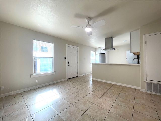 6510 Hickman Ave 102, Austin, TX 78723