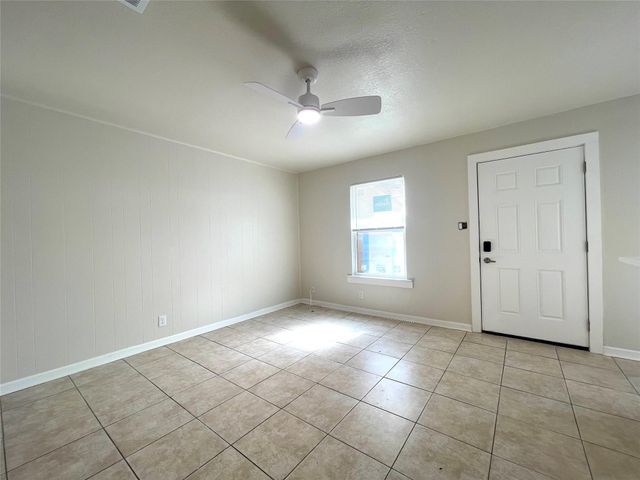 6510 Hickman Ave 102, Austin, TX 78723