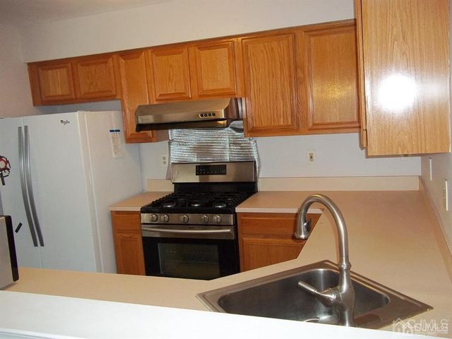 265 Shady Oak Court, Piscataway, NJ 08854