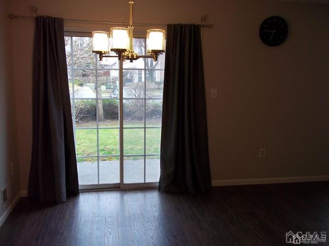 265 Shady Oak Court, Piscataway, NJ 08854