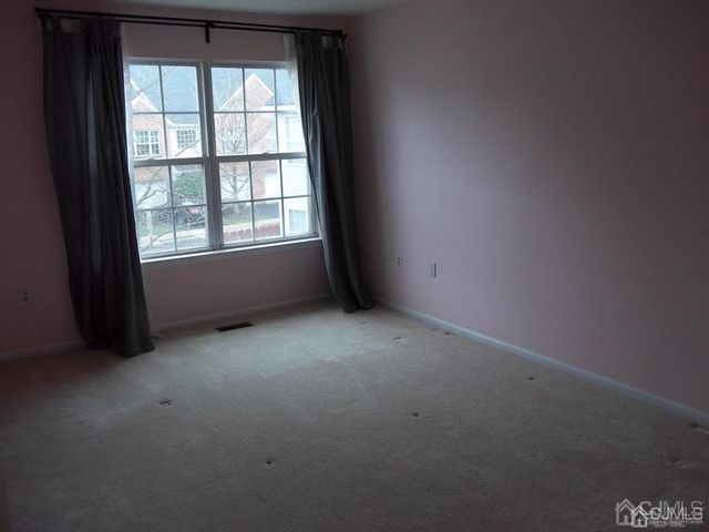 265 Shady Oak Court, Piscataway, NJ 08854