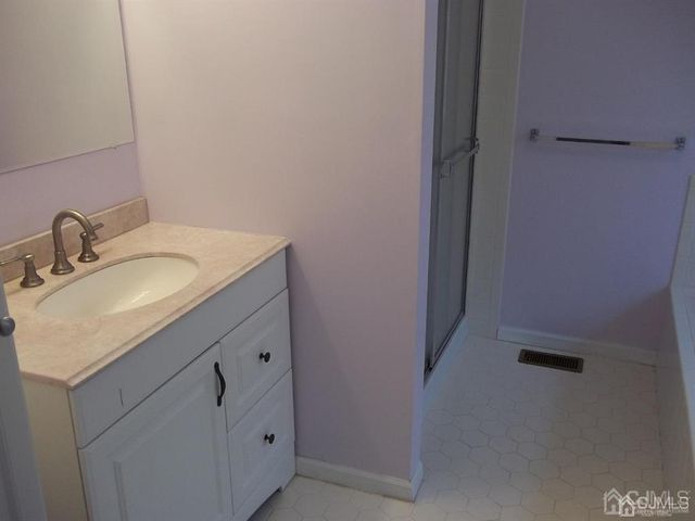 265 Shady Oak Court, Piscataway, NJ 08854