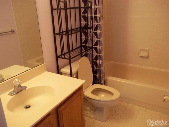 265 Shady Oak Court, Piscataway, NJ 08854