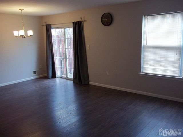 265 Shady Oak Court, Piscataway, NJ 08854