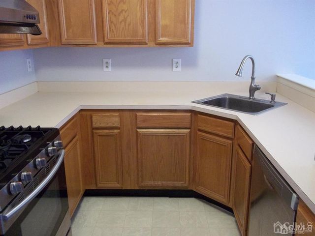 265 Shady Oak Court, Piscataway, NJ 08854