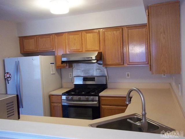 265 Shady Oak Court, Piscataway, NJ 08854