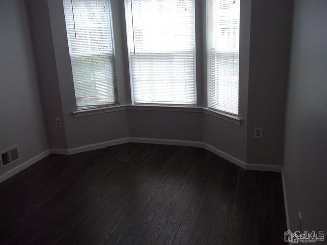 265 Shady Oak Court, Piscataway, NJ 08854