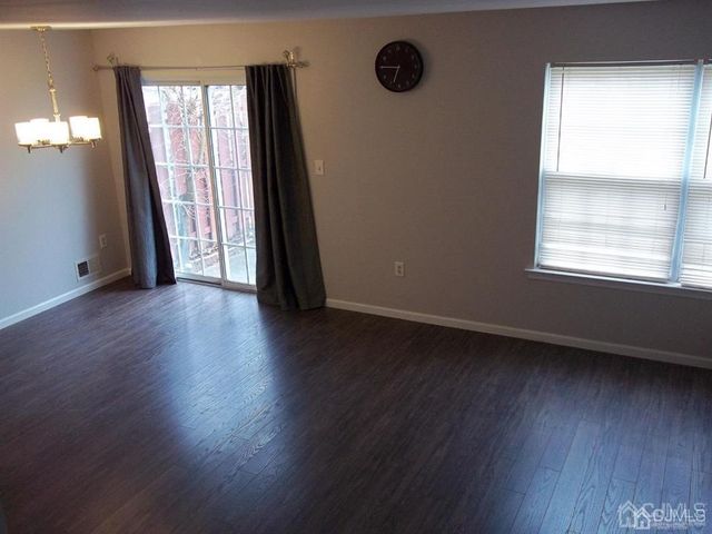 265 Shady Oak Court, Piscataway, NJ 08854
