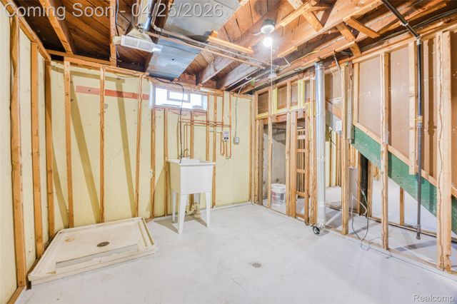 1660 Goddard Road, Lincoln Park, MI 48146