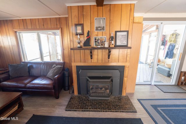 14 Bullis Priv Road, Edinburg, NY 12134