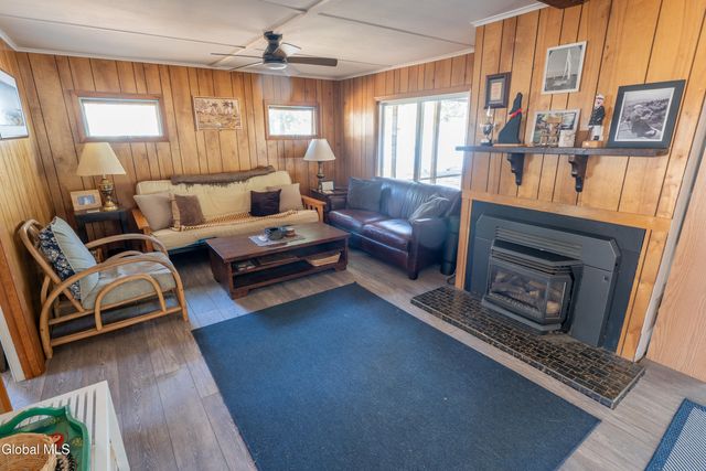 14 Bullis Priv Road, Edinburg, NY 12134