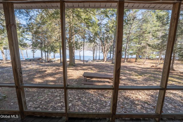 14 Bullis Priv Road, Edinburg, NY 12134