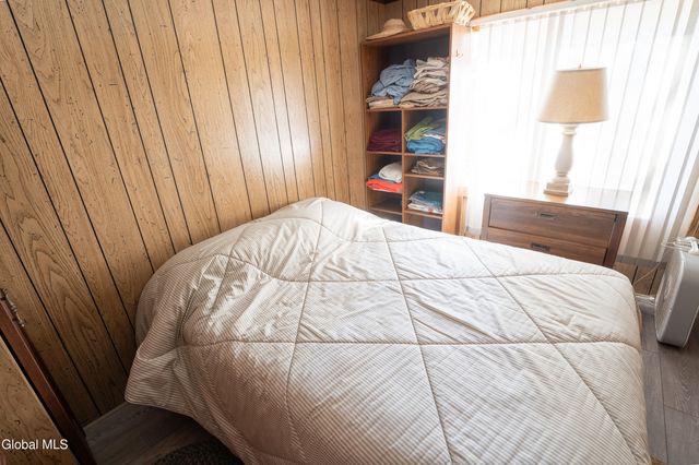 14 Bullis Priv Road, Edinburg, NY 12134