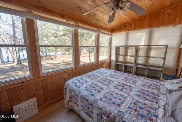 14 Bullis Priv Road, Edinburg, NY 12134