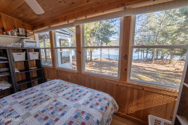 14 Bullis Priv Road, Edinburg, NY 12134