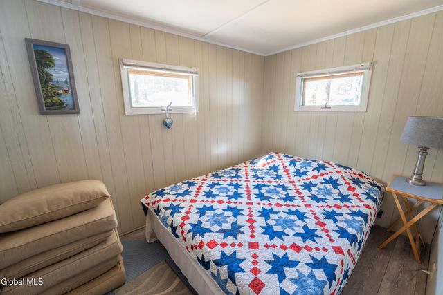 14 Bullis Priv Road, Edinburg, NY 12134