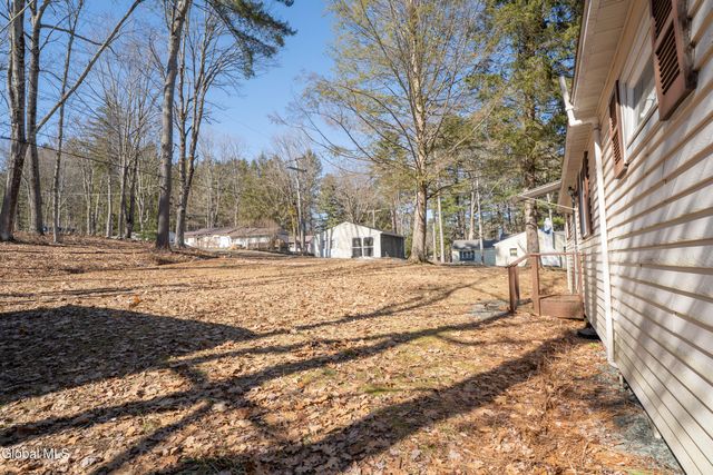 14 Bullis Priv Road, Edinburg, NY 12134