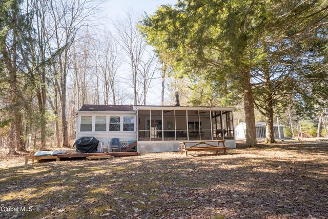 14 Bullis Priv Road, Edinburg, NY 12134