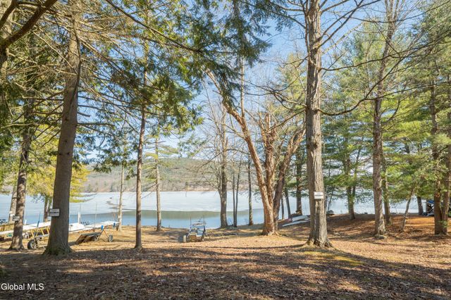 14 Bullis Priv Road, Edinburg, NY 12134