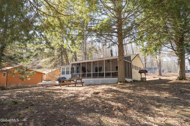 14 Bullis Priv Road, Edinburg, NY 12134