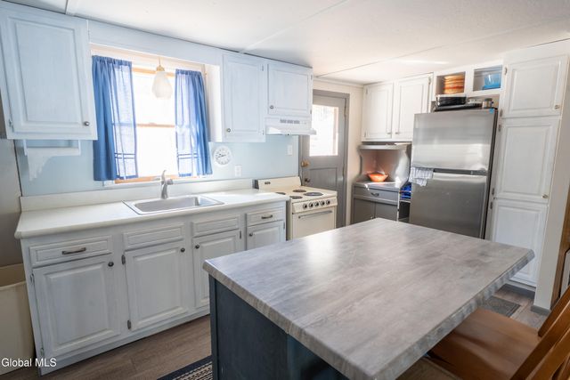 14 Bullis Priv Road, Edinburg, NY 12134